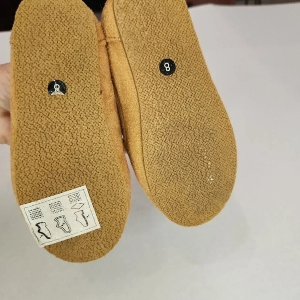 Crown Vintage Slippers Kids Size 8 Tan Cream Moccasin Fleece Lined Soft SoleCozy